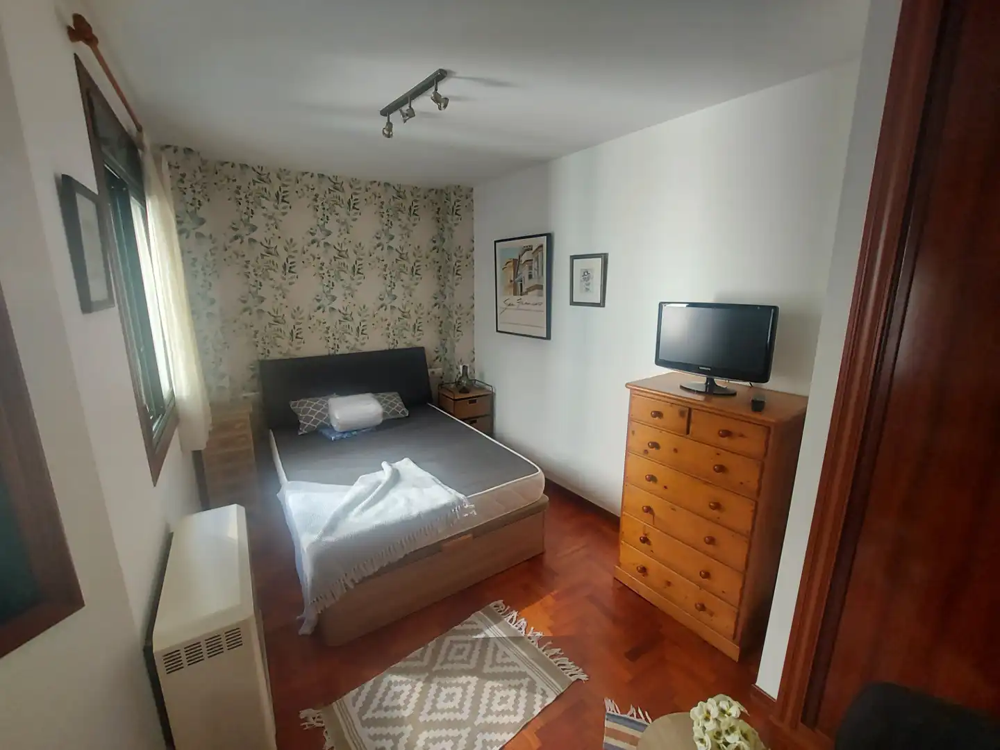 Dormitori de Estudi de lloguer en Vigo  amb Parquet, Moblat i Forn