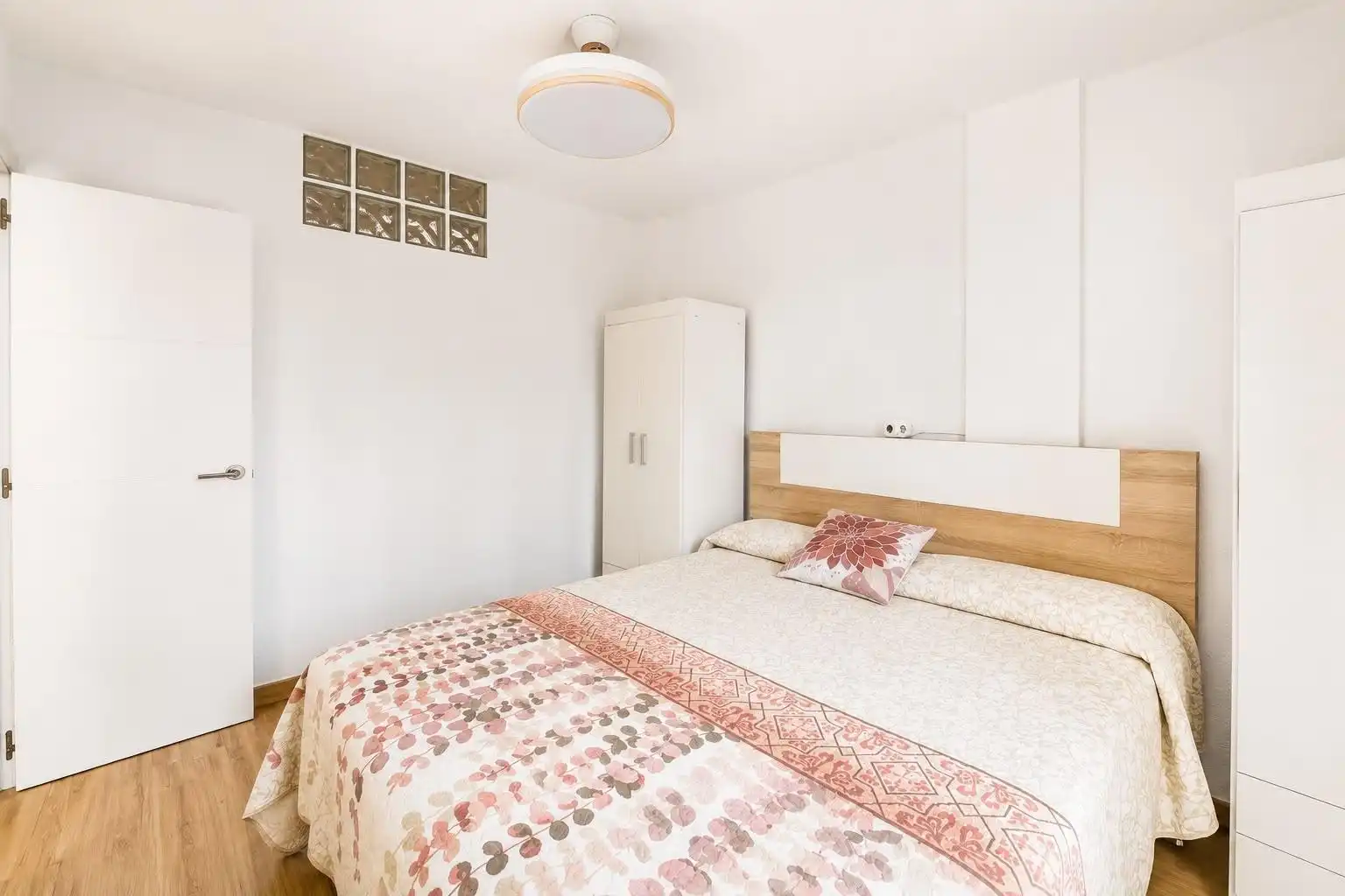 Schlafzimmer von Erdgeschoss zur Miete in Torrevieja mit Klimaanlage, Heizung und Terrasse
