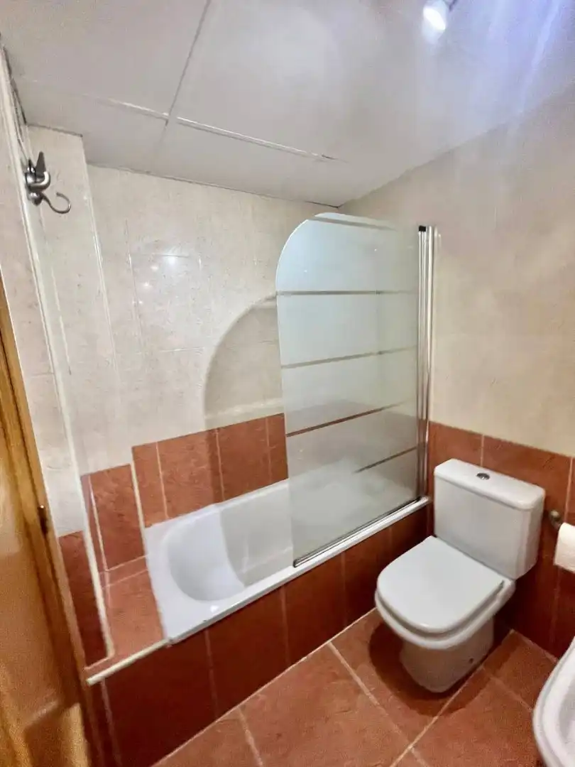Bathroom of Flat for rent in Valencia  with Air Conditioner, Furnished and Balcony