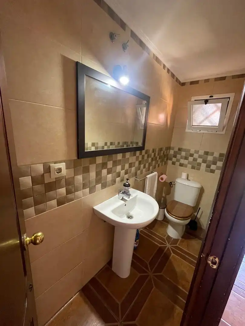 Baño de Casa adosada de alquiler en Algeciras con Piscina comunitaria