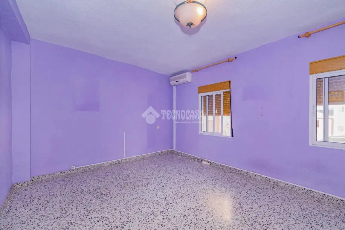 Habitación de Casa adosada en venta en Loja con Amueblado y Balcón