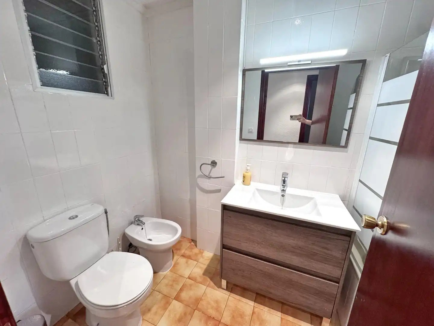 Baño de Piso de alquiler en Petrer con Aire acondicionado, Amueblado y Balcón