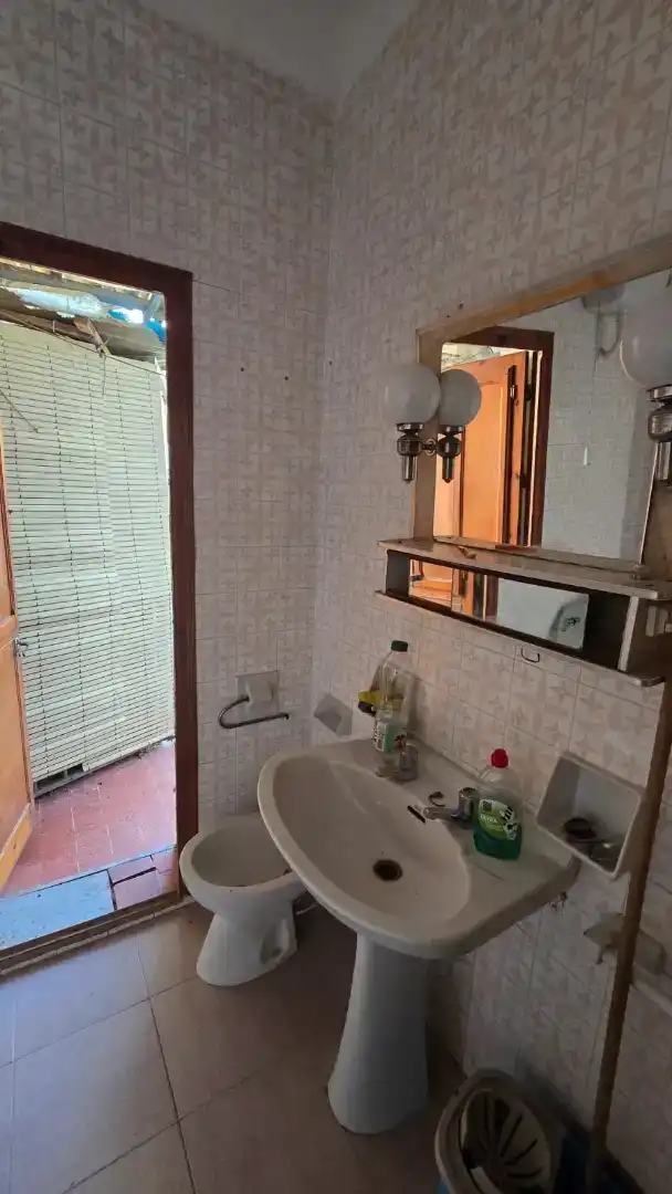 Baño de Piso en venta en Mora con Balcón