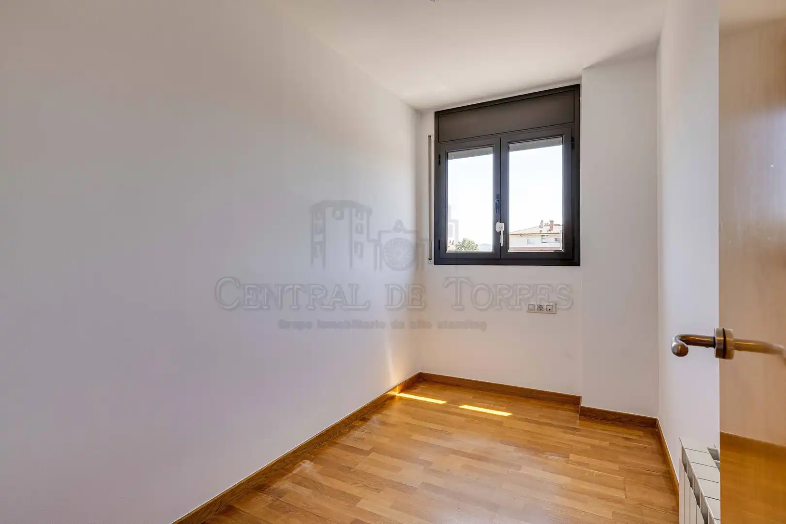 Bedroom of Flat for sale in Sant Cugat del Vallès  with Air Conditioner, Heating and Parquet flooring