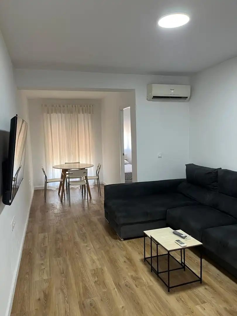 Sala d'estar de Pis de lloguer en Córdoba amb Parquet, Terrassa i Moblat