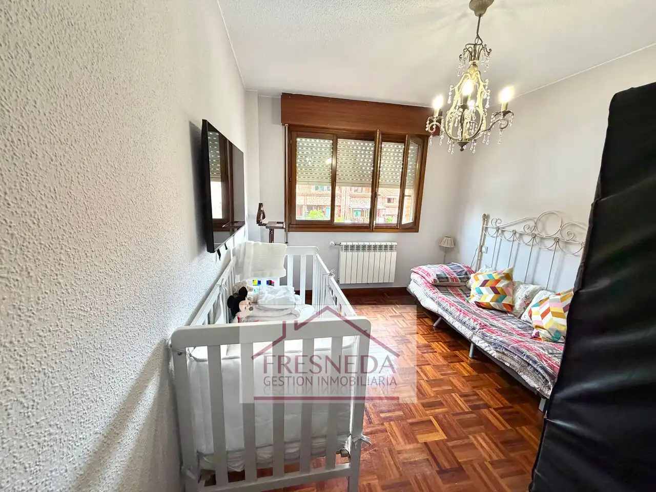 Schlafzimmer von Einfamilien-Reihenhaus zum Verkauf in Siero mit Heizung, Privatgarten und Parkett