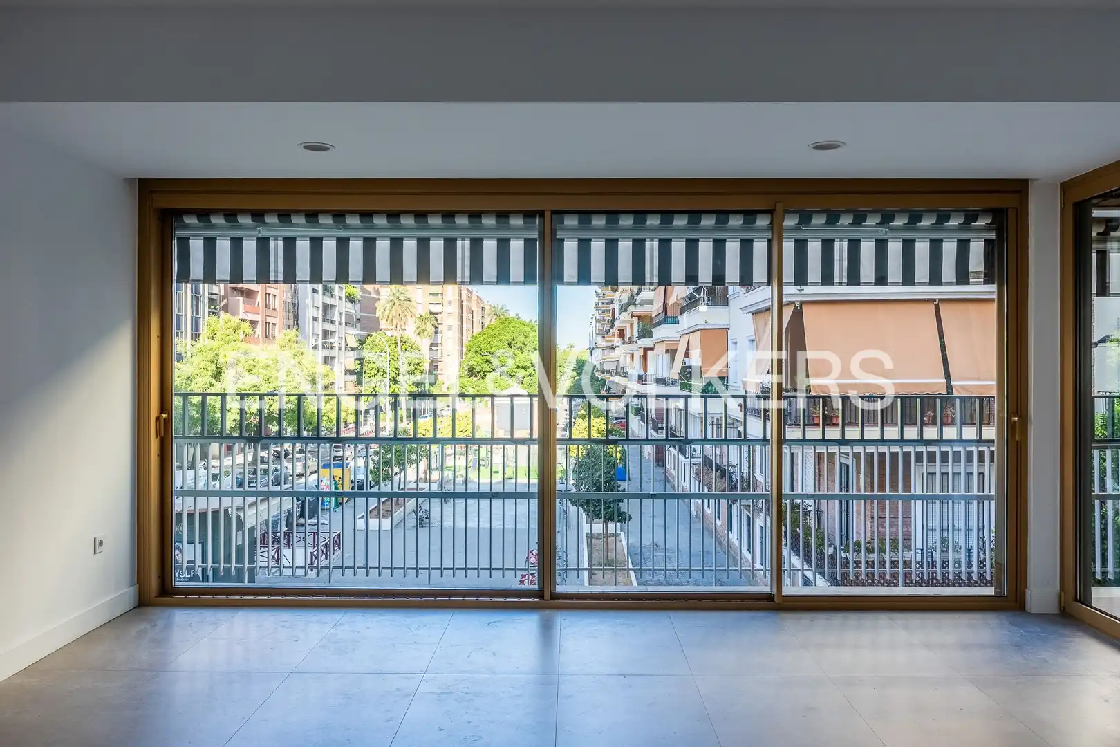 Piso con terraza en venta en Los Remedios, imagen 2
