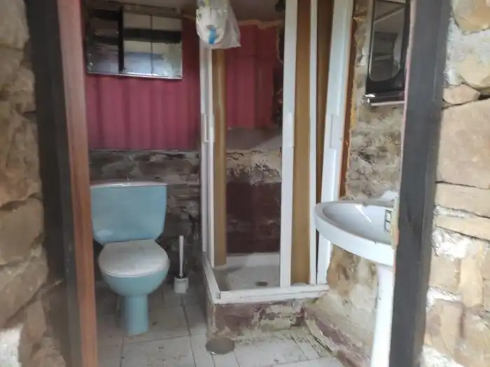 Bany de Finca rústica en venda en Aller amb Moblat