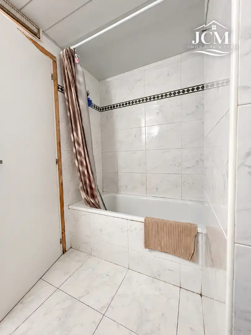 Bathroom of Flat for sale in Llevant