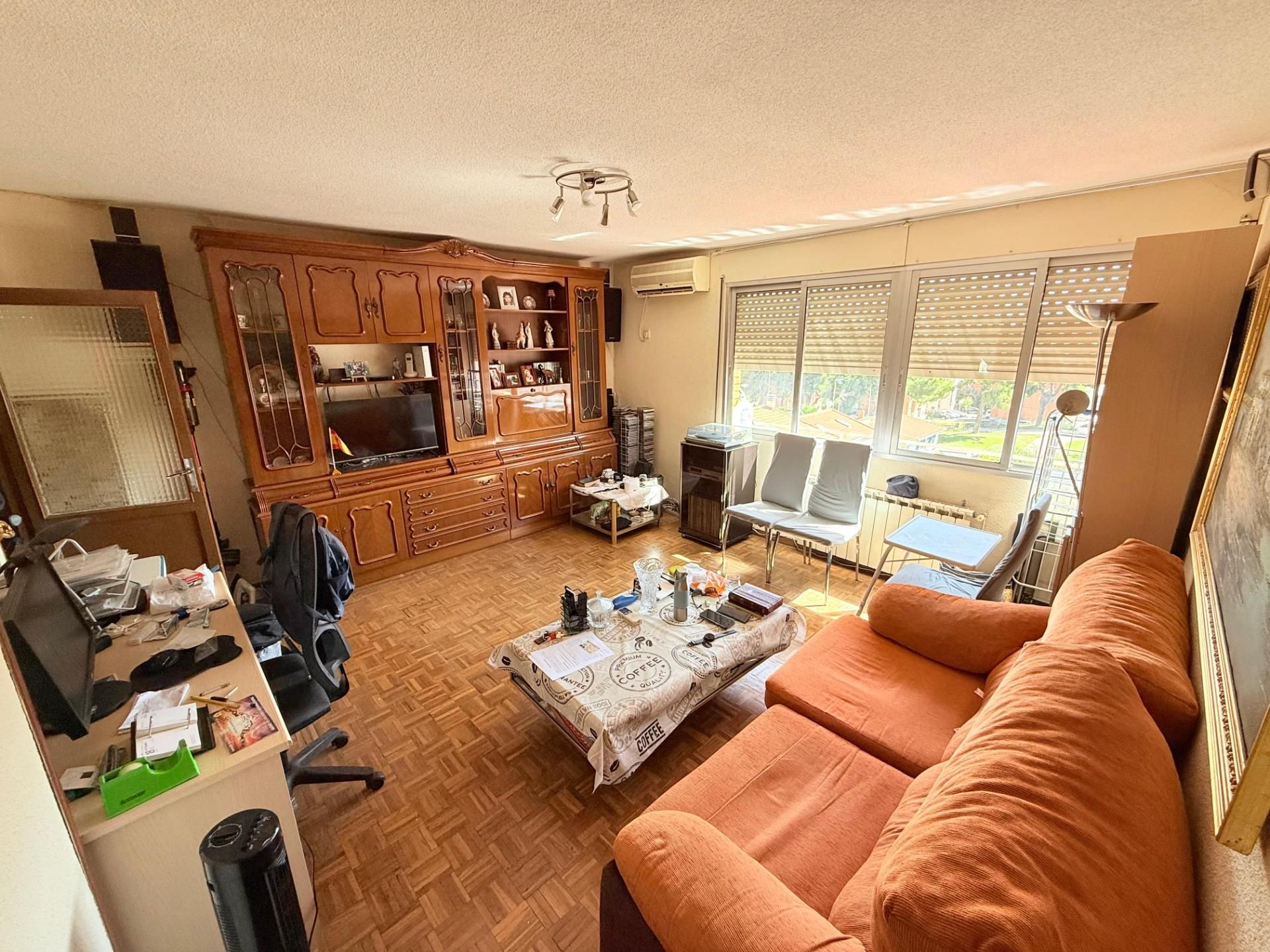 Sala d'estar de Pis en venda en  Madrid Capital amb Calefacció i Parquet