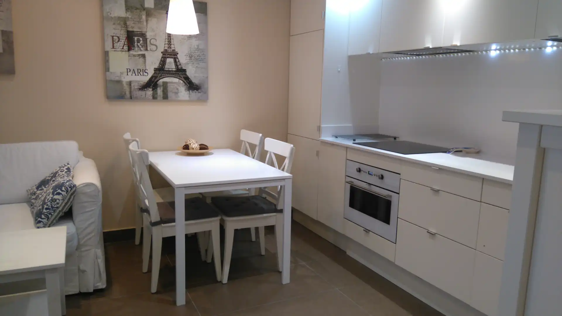 Cuina de Apartament de lloguer en Barcelona amb Aire condicionat, Calefacció i Moblat