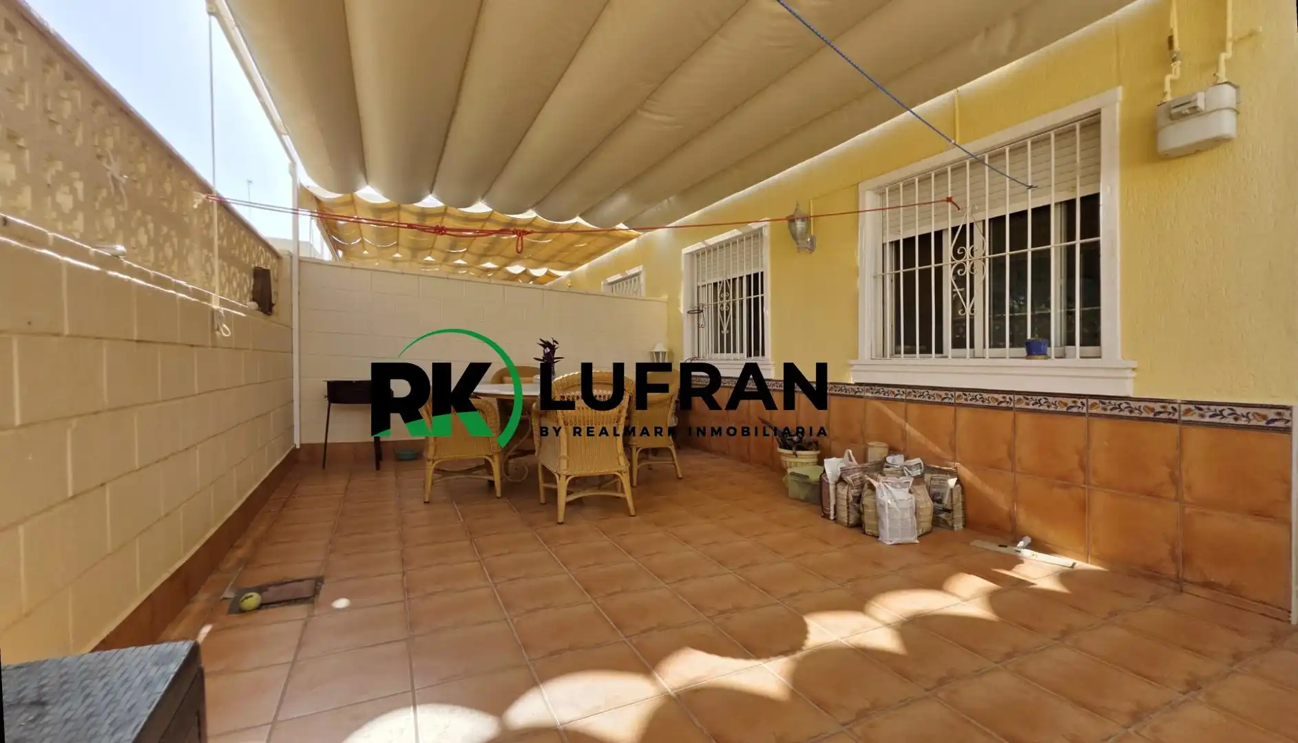 Terrasse von Wohnung zum Verkauf in El Campello mit Klimaanlage, Privatgarten und Terrasse