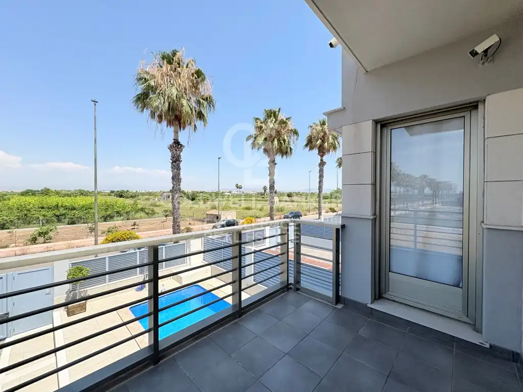 Vista exterior de Casa adosada en venda en Burriana / Borriana amb Jardí privat, Terrassa i Piscina