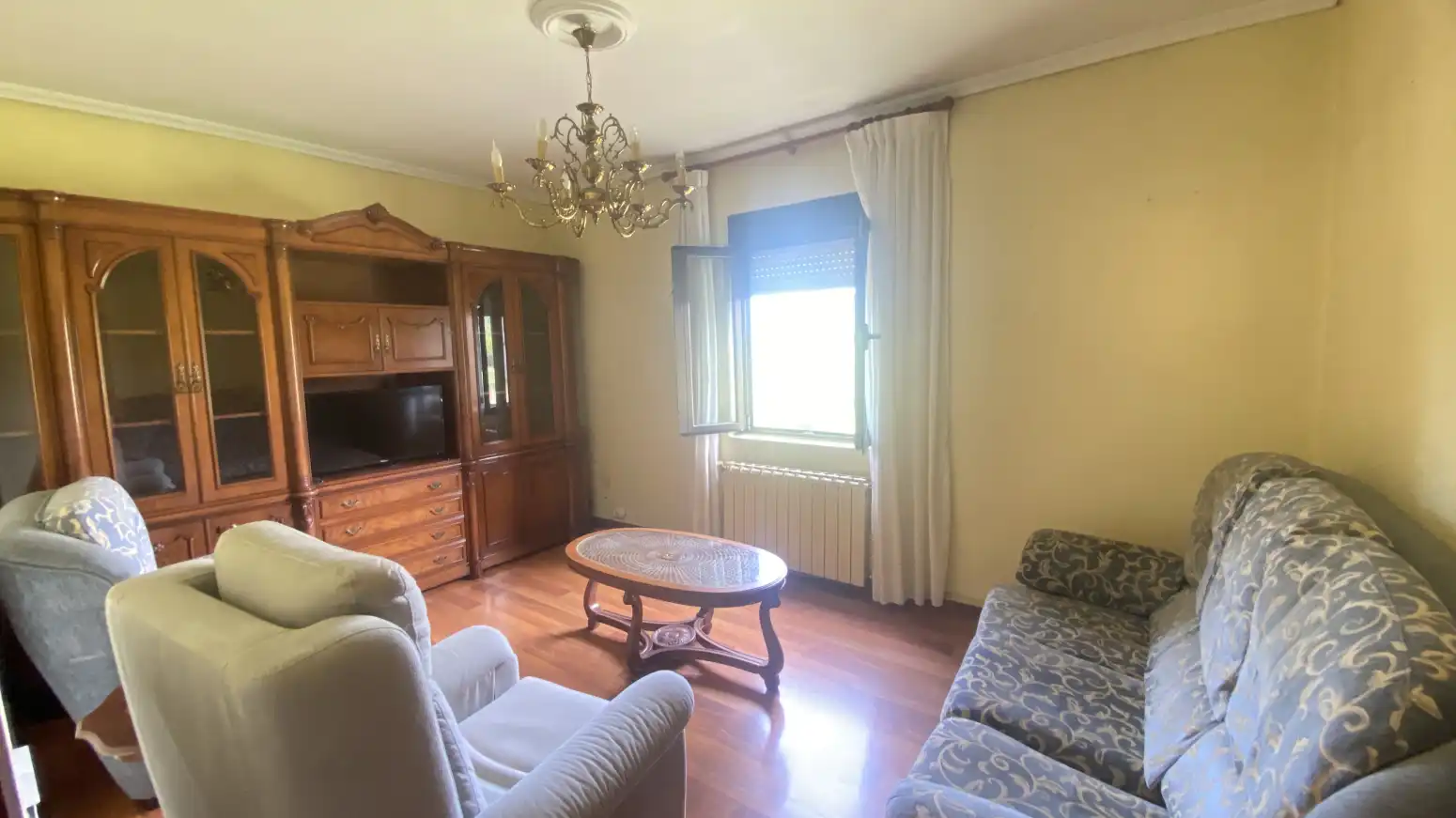 Wohnzimmer von Haus oder Chalet zum Verkauf in Polanco mit Heizung, Privatgarten und Parkett