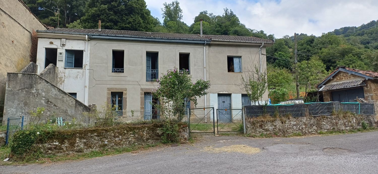 Vista exterior de Casa o xalet en venda en San Martín del Rey Aurelio amb Terrassa, Traster i Piscina