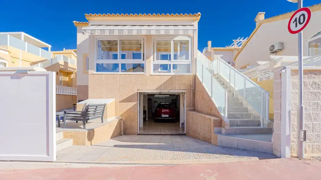 Vista exterior de Casa o chalet en venta en Rojales con Aire acondicionado y Jardín privado