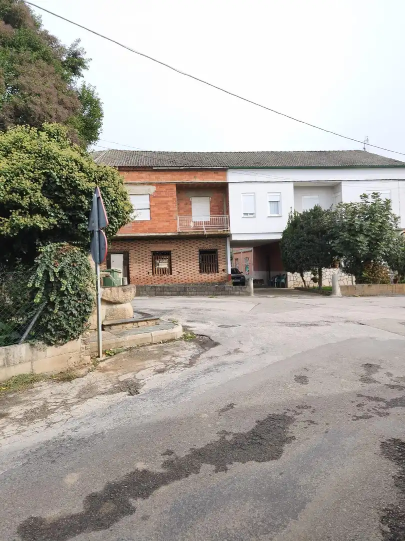 Exterior view of Houses for sale in Cacabelos