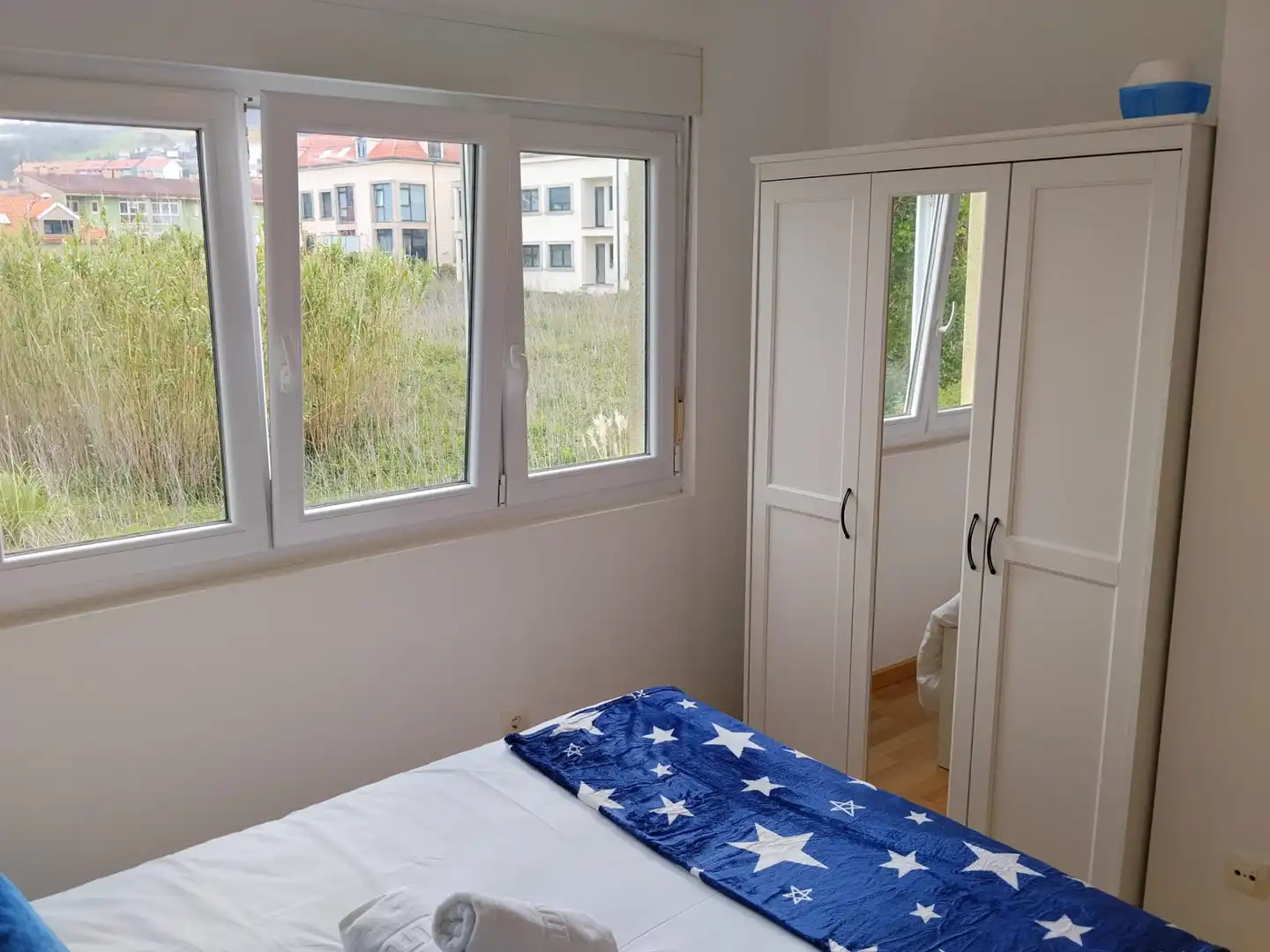 Schlafzimmer von Wohnungen zur Miete in Fisterra mit Abstellraum, Möbliert und Ofen