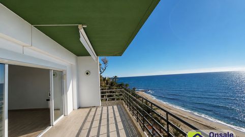 Foto 4 de Piso en venta en Calle Mediterráneo, Playa Bajadilla - Puertos, Marbella