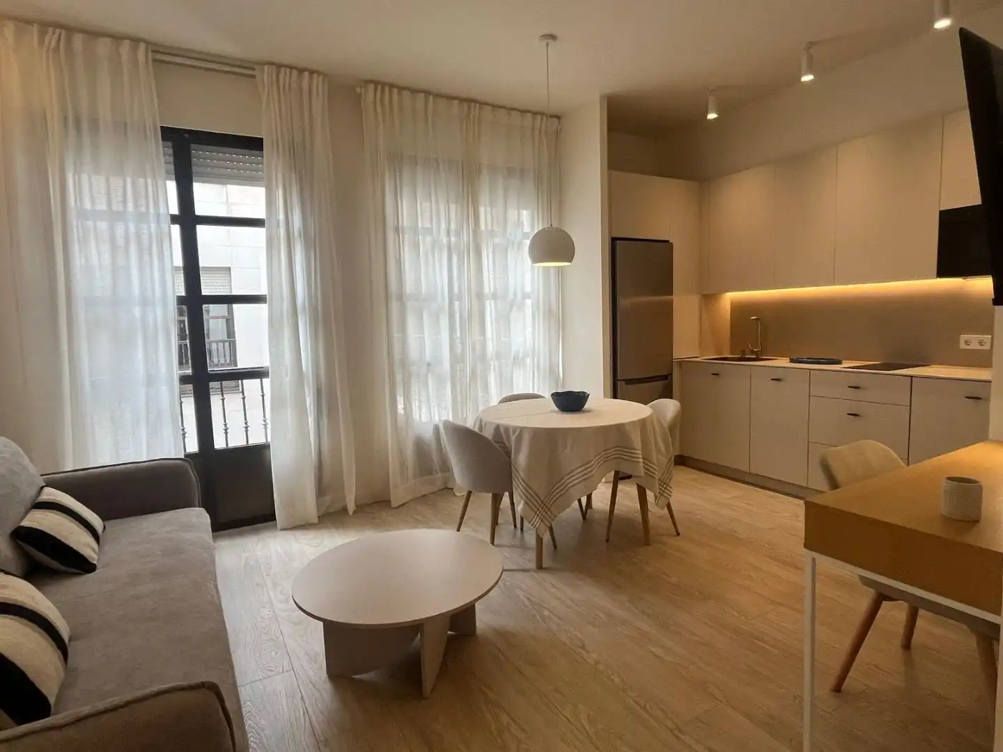 Living room of Flat for sale in Madrid  with Air Conditioner, Heating and Parquet flooring