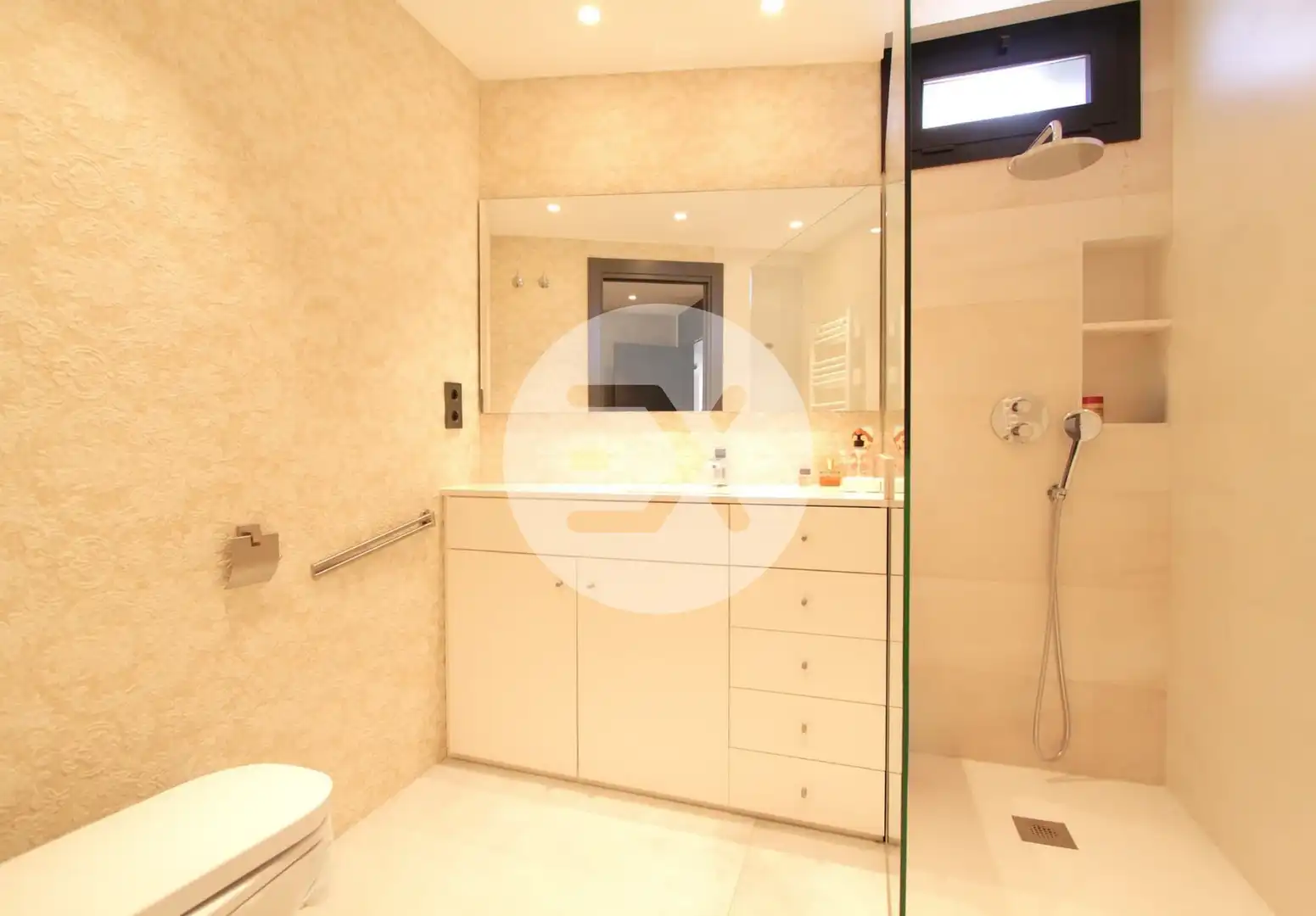 Bathroom of Houses for sale in Castelldefels  with Air Conditioner, Heating and Private garden
