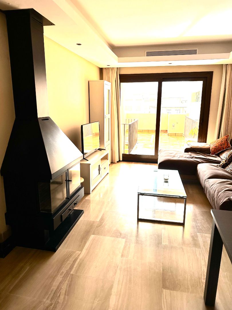 Sala d'estar de Dúplex de lloguer en Estepona amb Piscina, Moblat i Sauna