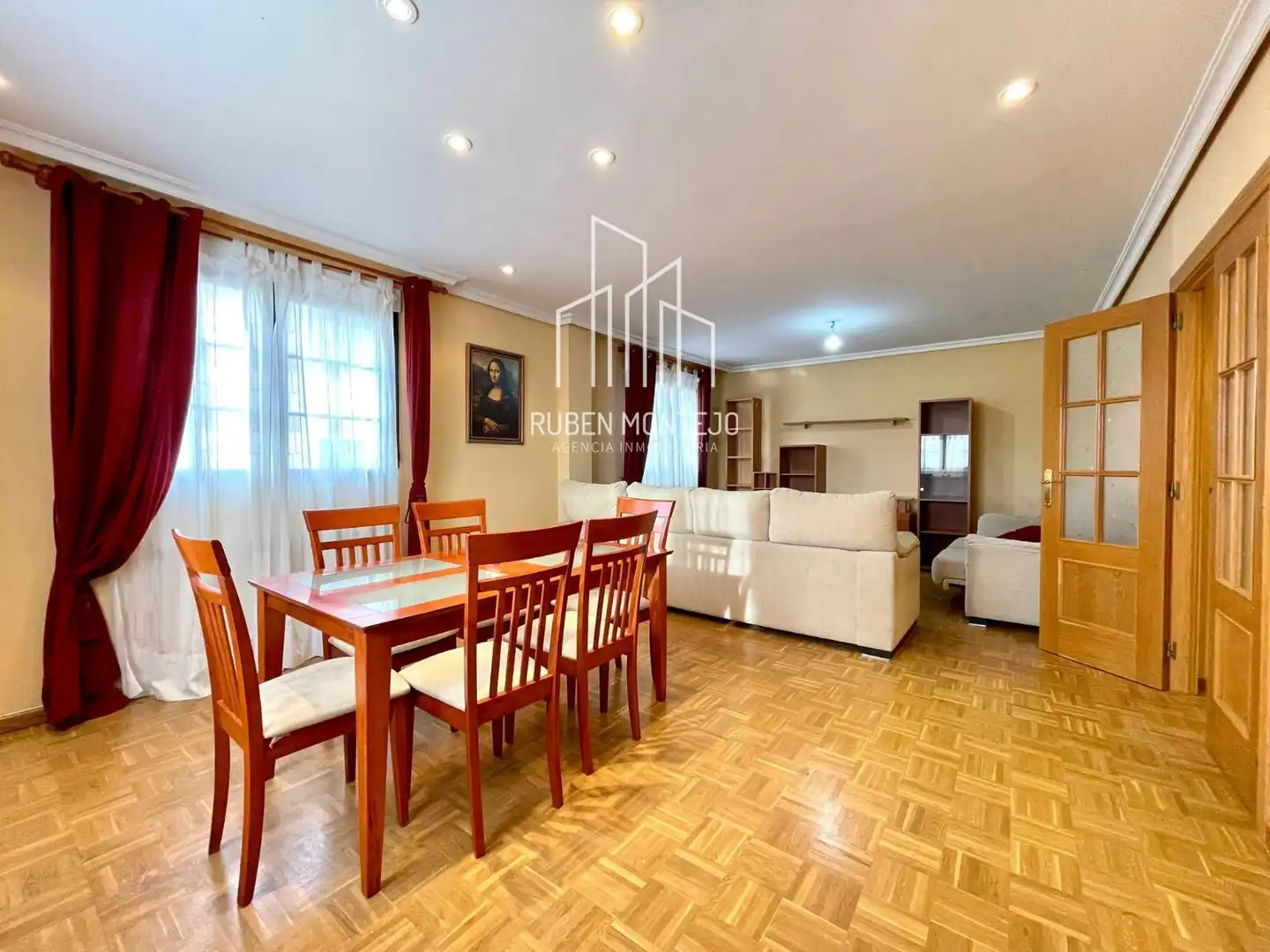 Sala de estar de Casa adosada en venta en Doñinos de Salamanca con Calefacción, Jardín privado y Trastero