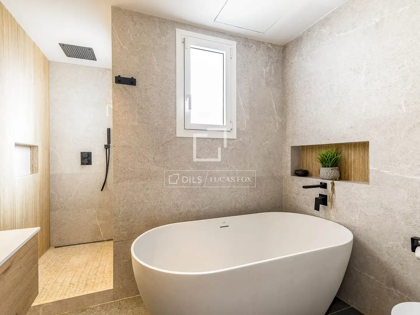 Baño de Ático en venta en Barcelona con Aire acondicionado, Terraza y Amueblado