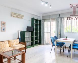 Living room of Flat for sale in  Sevilla Capital  with Air Conditioner and Terrace