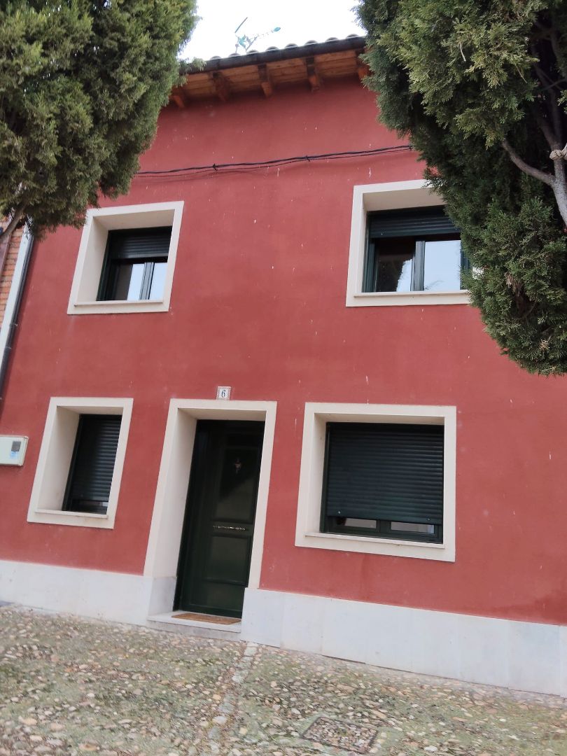 Vista exterior de Casa o xalet en venda en Wamba amb Calefacció, Parquet i Moblat