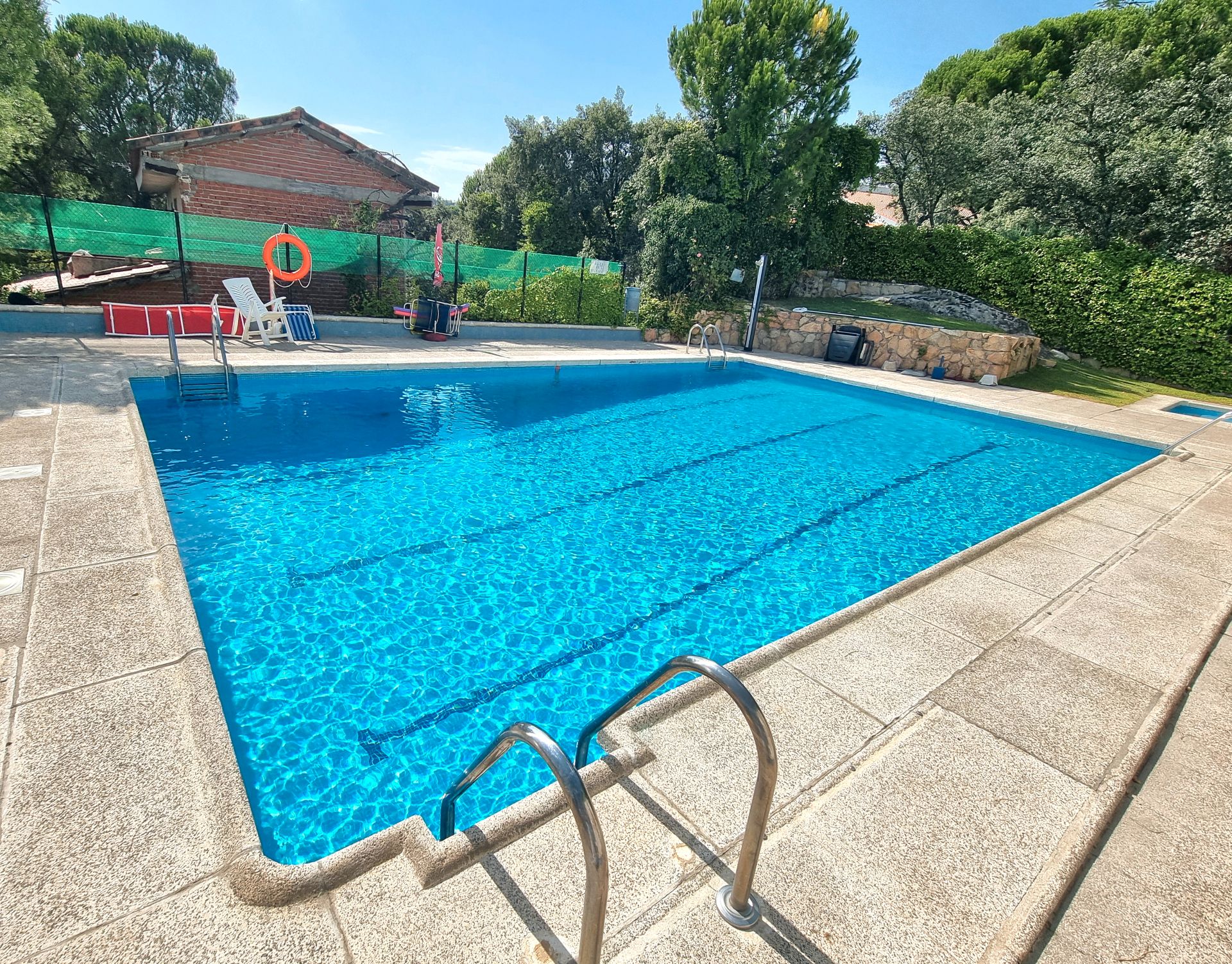Piscina de Pis en venda en Hoyo de Manzanares amb Traster, Moblat i Balcó