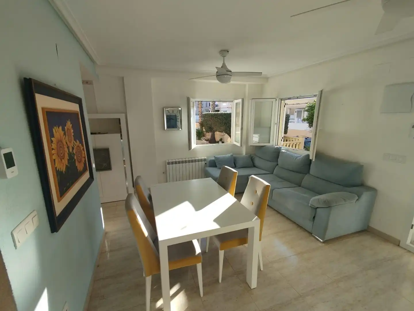 Sala de estar de Casa adosada en venta en Guardamar del Segura con Aire acondicionado, Calefacción y Amueblado