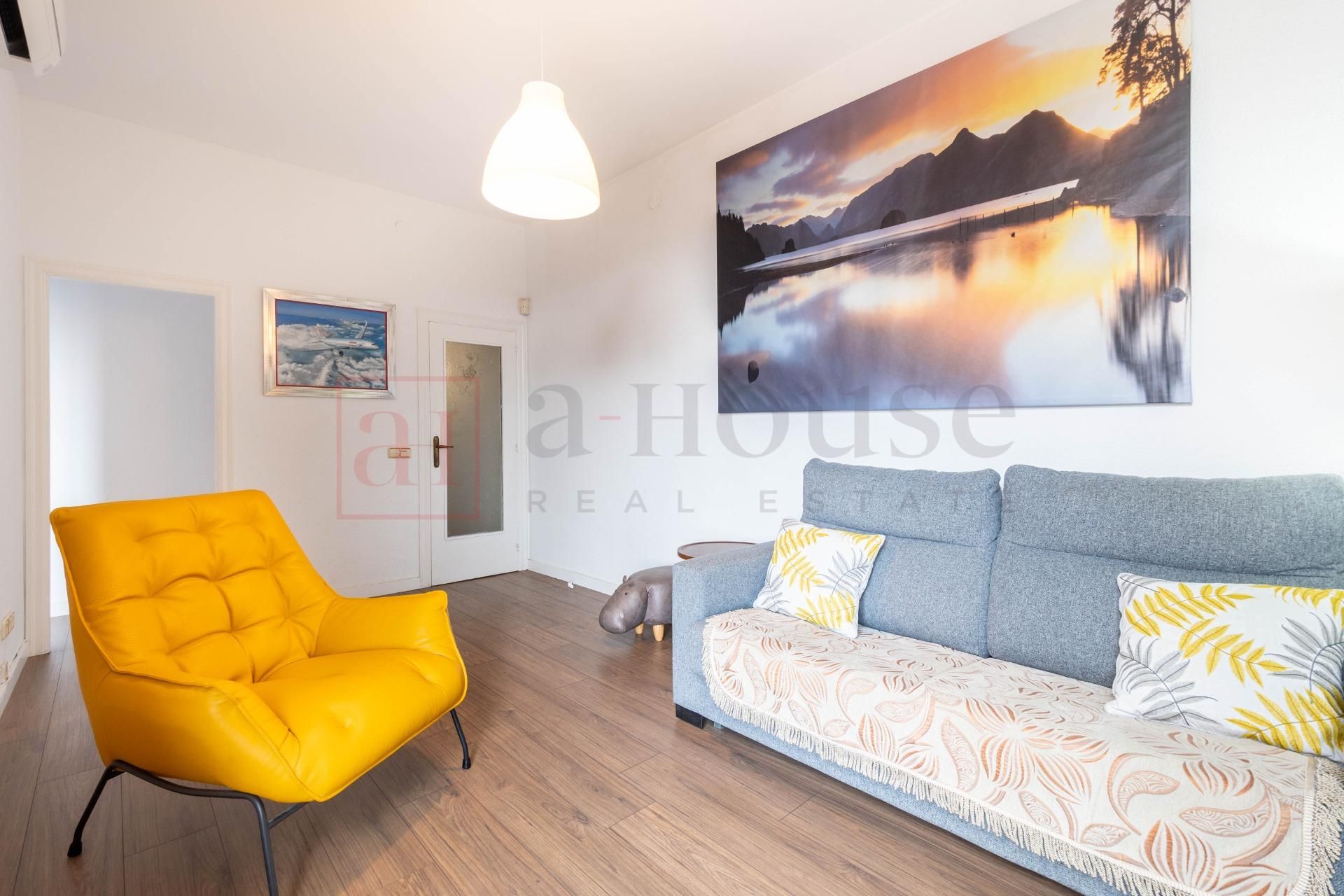 Living room of Attic for sale in  Barcelona Capital  with Air Conditioner, Heating and Parquet flooring