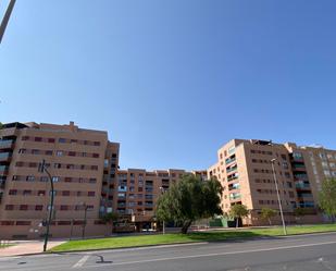 Vista exterior de Pis en venda en  Almería Capital amb Jardí privat, Terrassa i Piscina comunitària