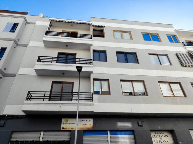 Piso en Venta en Calle Castellon de la Plana, 3 en La Salle - Cuatro Torres