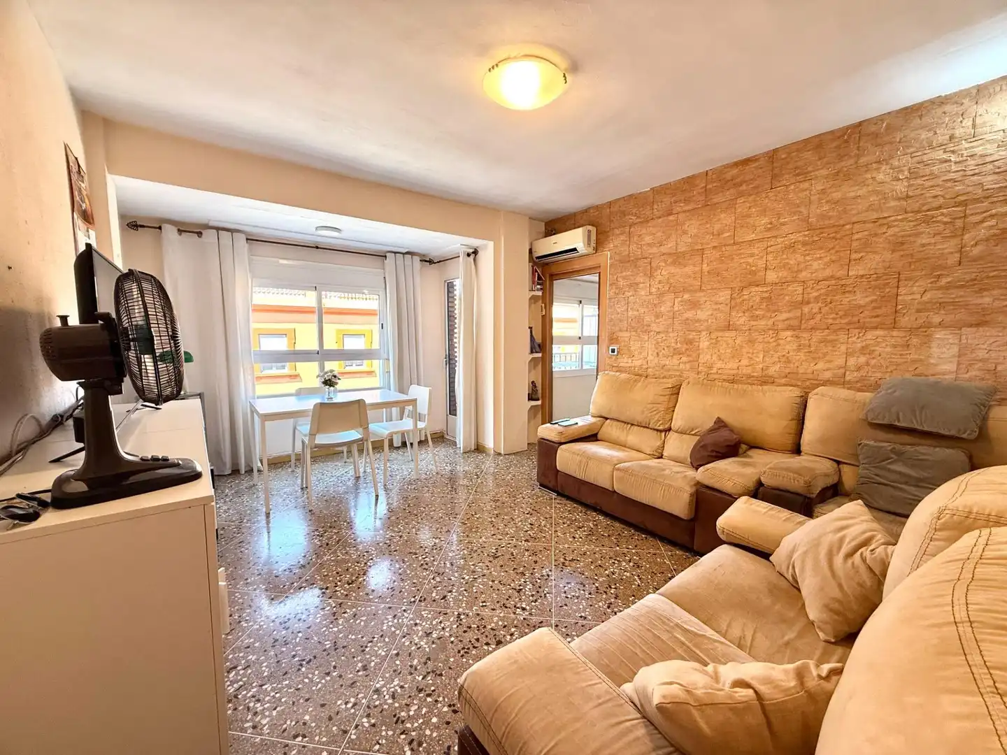 Sala d'estar de Pis en venda en Valencia amb Aire condicionat i Balcó