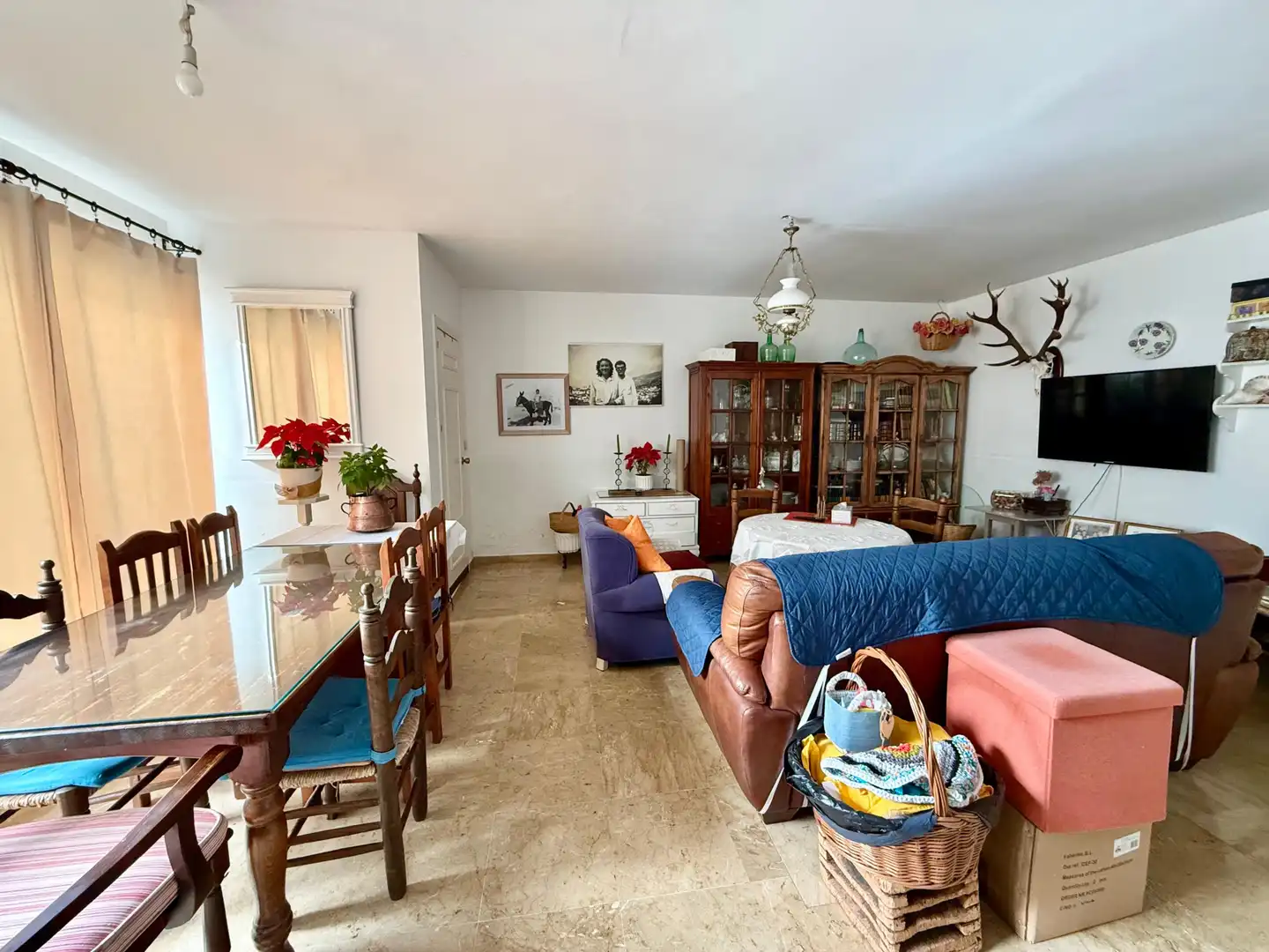 Living room of Detached homes for sale in Marbella  with Terrace, Swimming Pool and Community pool
