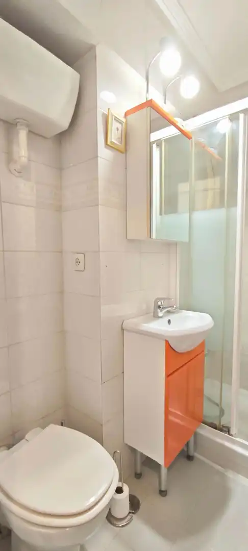 Bathroom of Flat for rent in Madrid  with Air Conditioner, Heating and Furnished