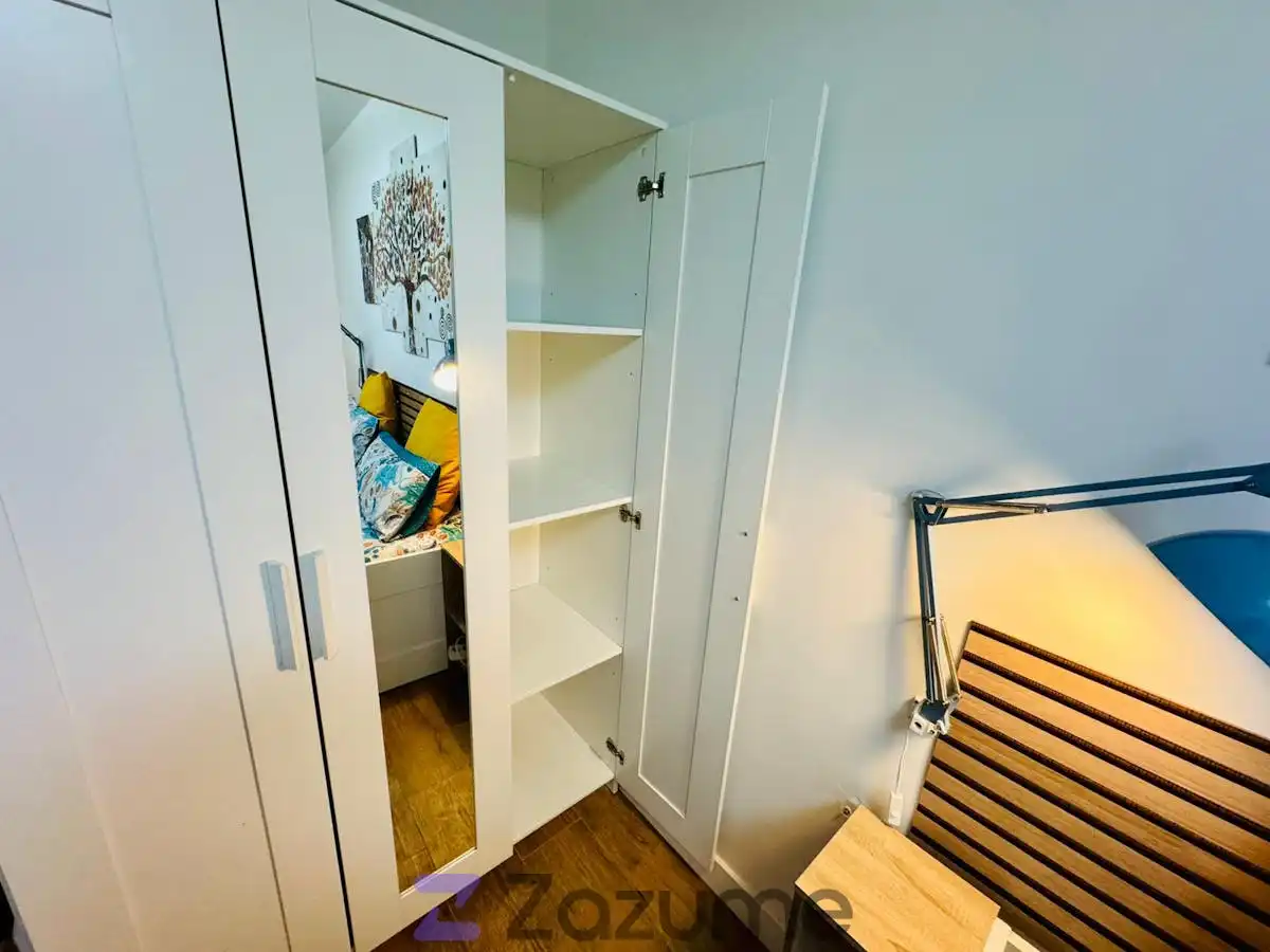Room in C. Empleo Juvenil, Orcasitas