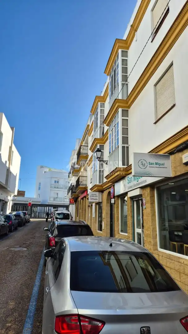 Vista exterior de Local en venda en Conil de la Frontera