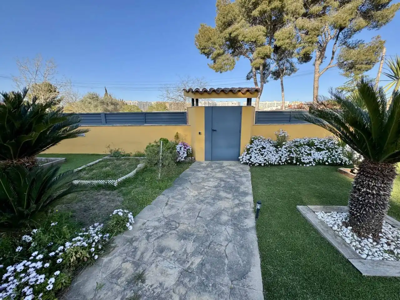 Jardí de Casa o xalet en venda en Cerdanyola del Vallès