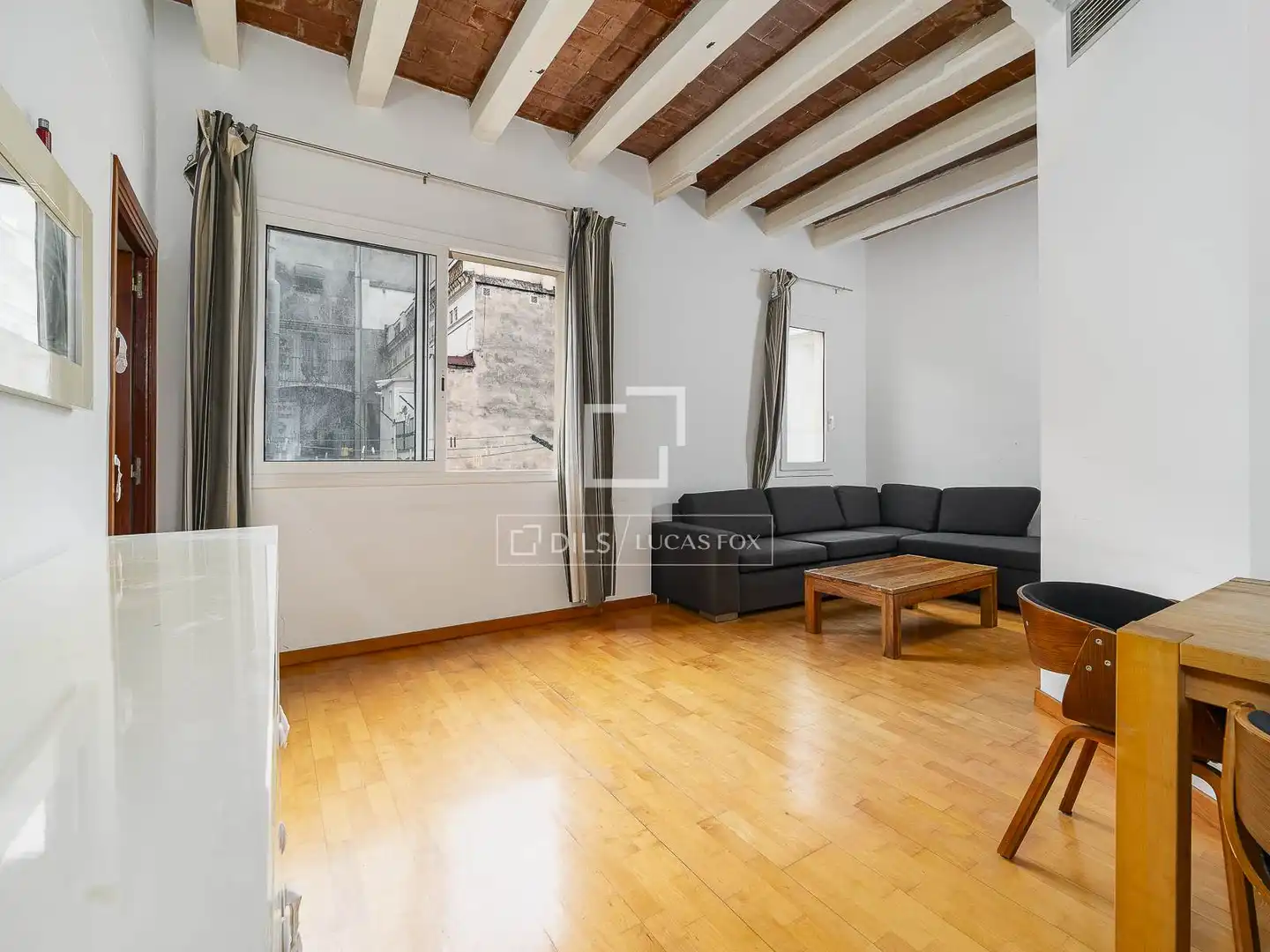Außenansicht von Wohnung zum Verkauf in Barcelona mit Klimaanlage und Heizung