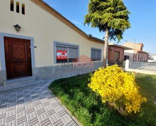 Vista exterior de Casa o xalet en venda en Mamblas amb Calefacció, Jardí privat i Terrassa