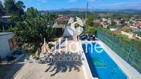 Vista exterior de Casa o xalet en venda en Pedralba amb Aire condicionat, Terrassa i Piscina