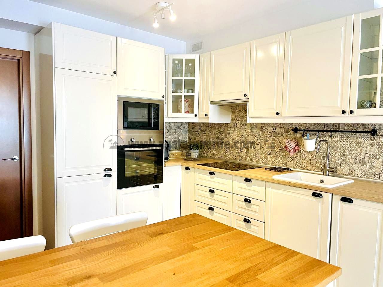 Cuina de Apartament en venda en Granadilla de Abona amb Terrassa, Traster i Moblat