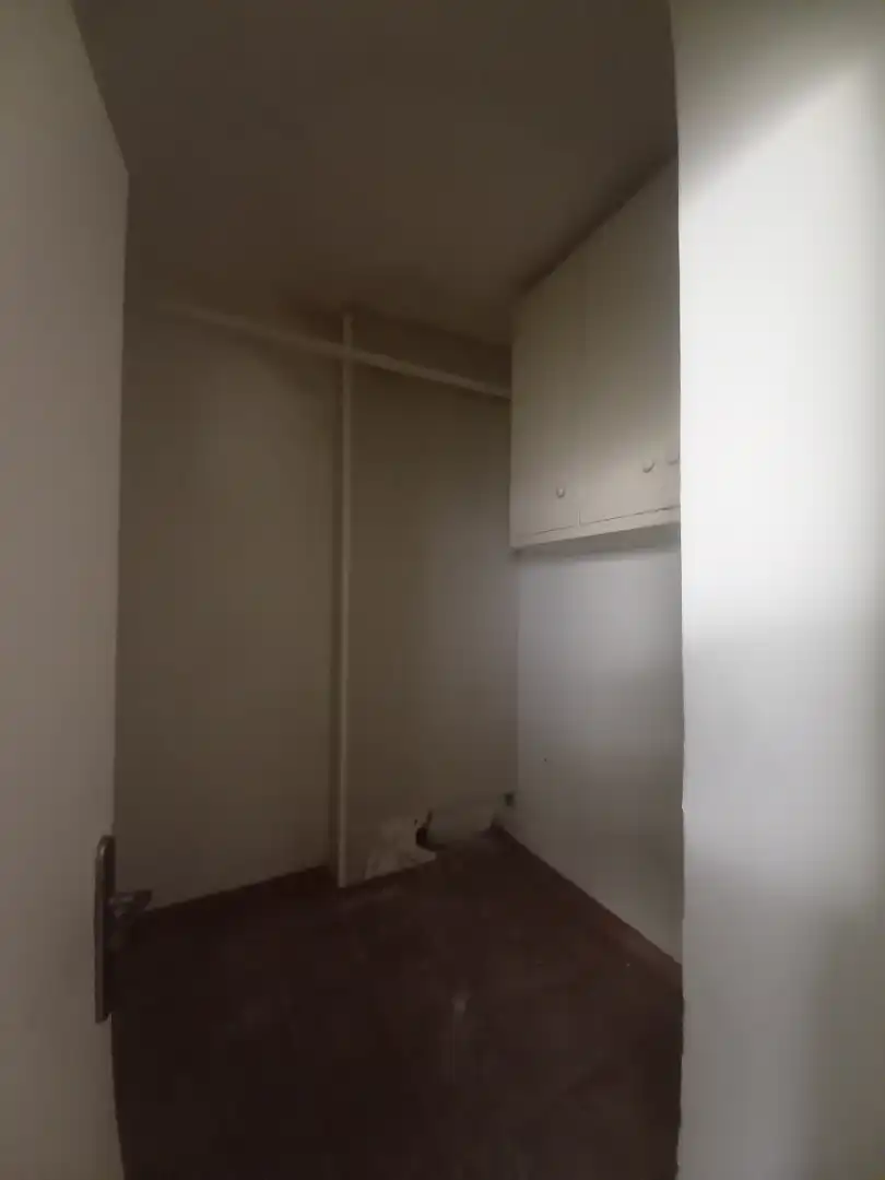 Dormitori de Local en venda en Esplugues de Llobregat amb Alarma
