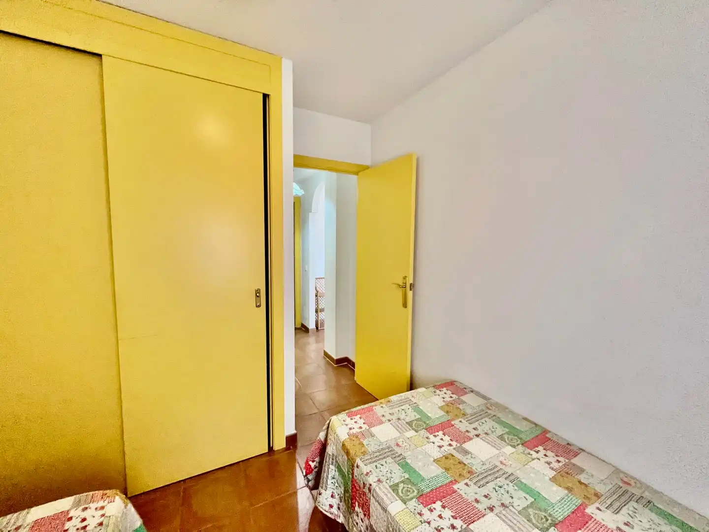 Dormitori de Apartament de lloguer en Garrucha amb Moblat i Piscina comunitària