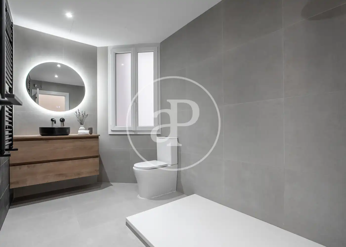 Badezimmer von Wohnung zum Verkauf in Madrid mit Klimaanlage, Heizung und Abstellraum