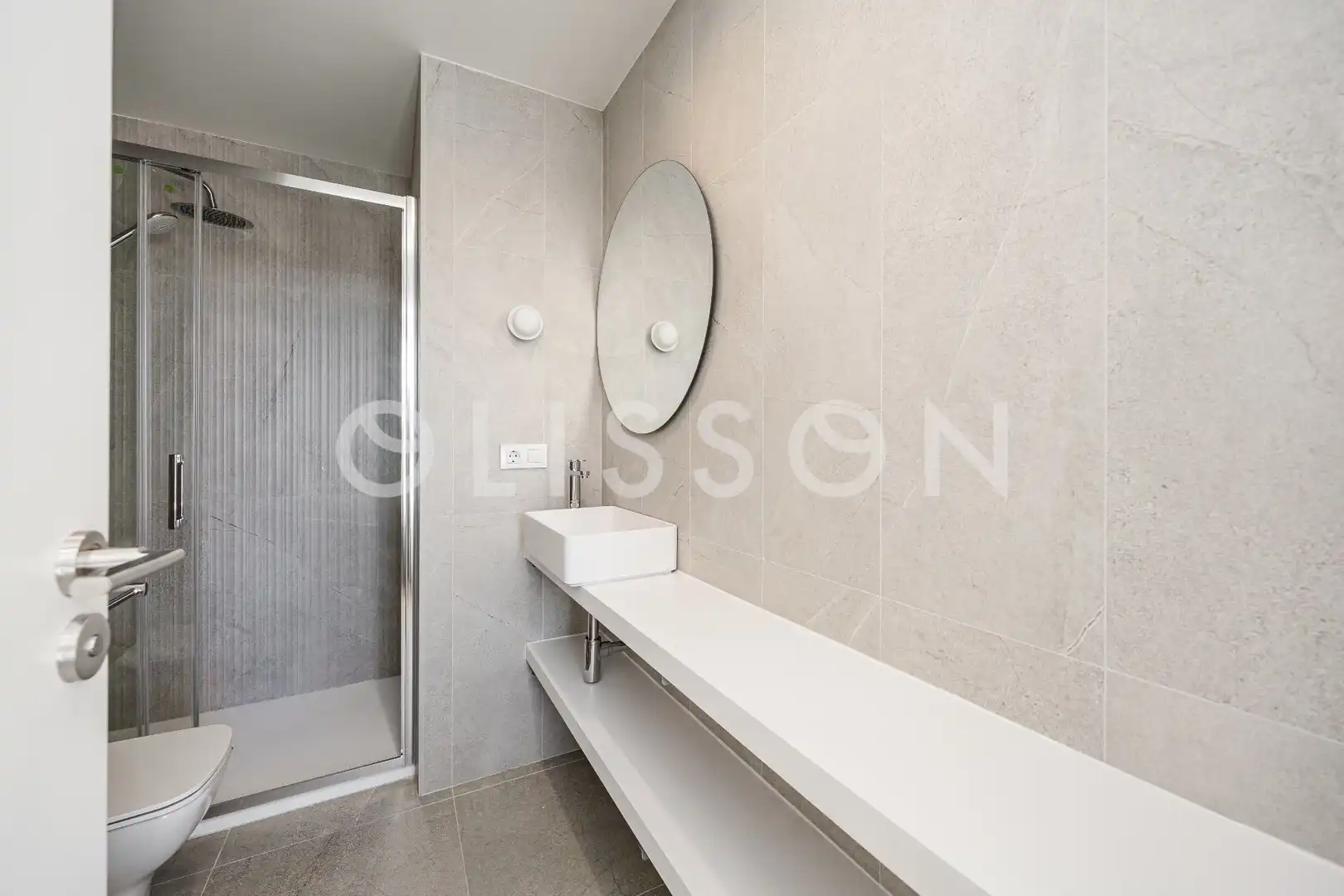 Baño de Piso en venta en Madrid con Aire acondicionado, Calefacción y Jardín privado
