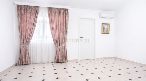 Foto 2 von Einfamilien-Reihenhaus zum Verkauf in Av. las Palmeras, Benalmádena, Spain, -1, Parque de la Paloma, Benalmádena